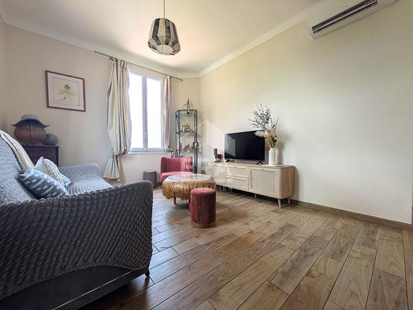 Coup de coeur ! Haut de villa rénové avec jardin privatif de 500 m²