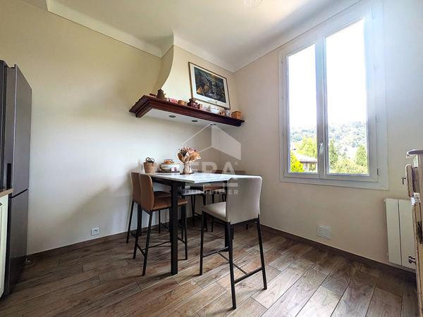 Coup de coeur ! Haut de villa rénové avec jardin privatif de 500 m²