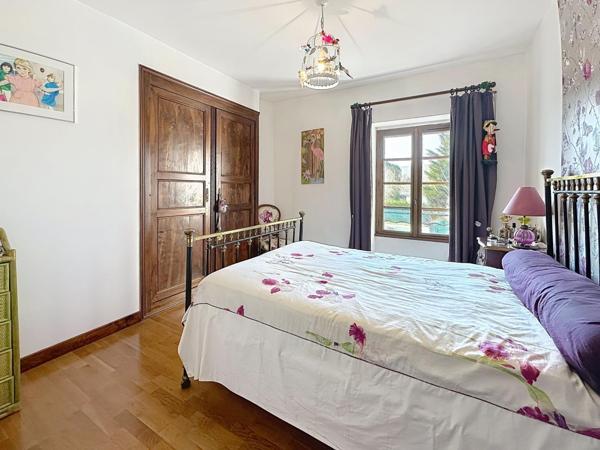 Maison de caractère de 225 m2 , 5 chambres ,  piscine
