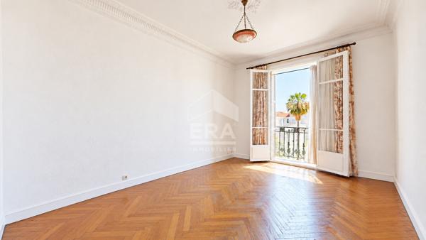 NICE - FLEURS / DEPOILLY : VASTE 4 PIÈCES TRAVERSANT SUD/NORD AVEC BALCONS DANS UN BEAU BOURGEOIS