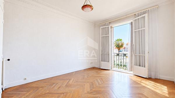 NICE - FLEURS / DEPOILLY : VASTE 4 PIÈCES TRAVERSANT SUD/NORD AVEC BALCONS DANS UN BEAU BOURGEOIS