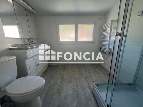 Location Appartement 4 pièces 71.42 m² - 276 RUE GENERAL DE GAULLE Vizille 38220