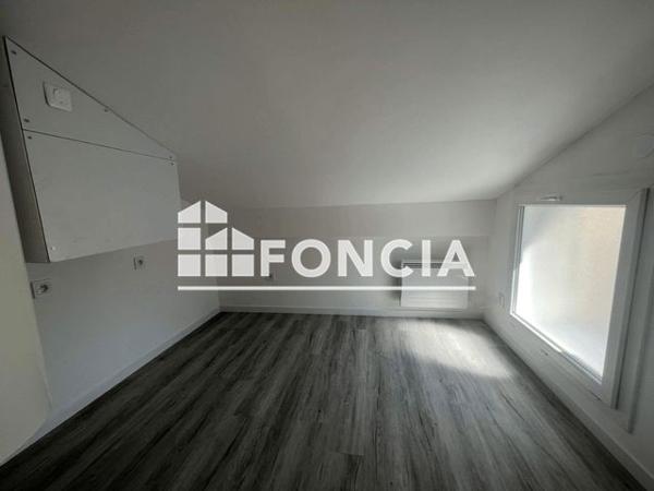 Location Appartement 4 pièces 71.42 m² - 276 RUE GENERAL DE GAULLE Vizille 38220