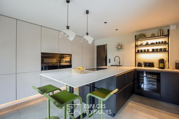 Maison d’architecte avec piscine et jardin paysager