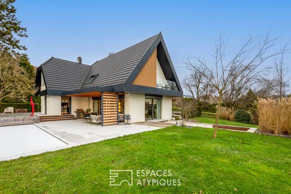 Maison d’architecte avec piscine et jardin paysager