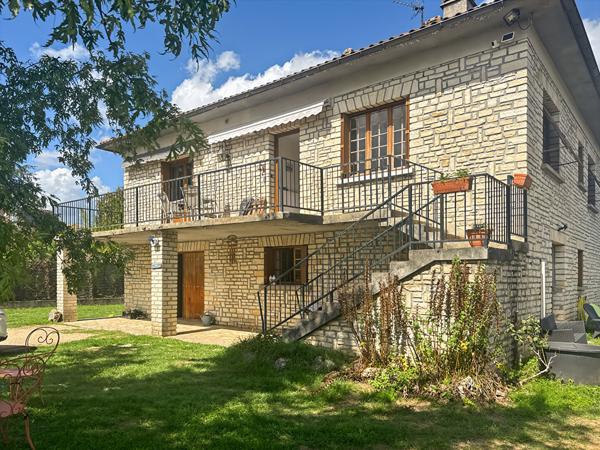 PRAYSSAC CENTRE À PIED - MAISON EN PIERRE AVEC STUDIO INDÉPENDANT