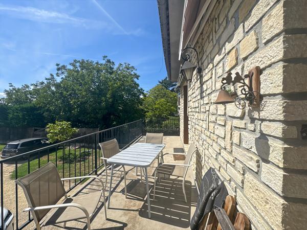 PRAYSSAC CENTRE À PIED - MAISON EN PIERRE AVEC STUDIO INDÉPENDANT