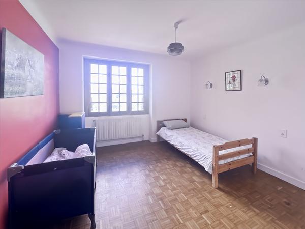 PRAYSSAC CENTRE À PIED - MAISON EN PIERRE AVEC STUDIO INDÉPENDANT