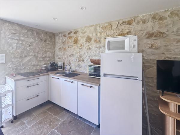 PRAYSSAC CENTRE À PIED - MAISON EN PIERRE AVEC STUDIO INDÉPENDANT