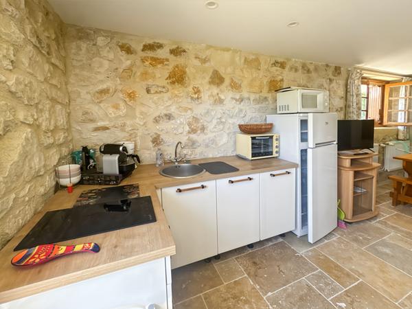 PRAYSSAC CENTRE À PIED - MAISON EN PIERRE AVEC STUDIO INDÉPENDANT