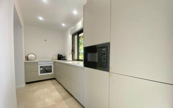 Appartement à vendre    4 pièces • 99,62 m2 Sanary-sur-Mer