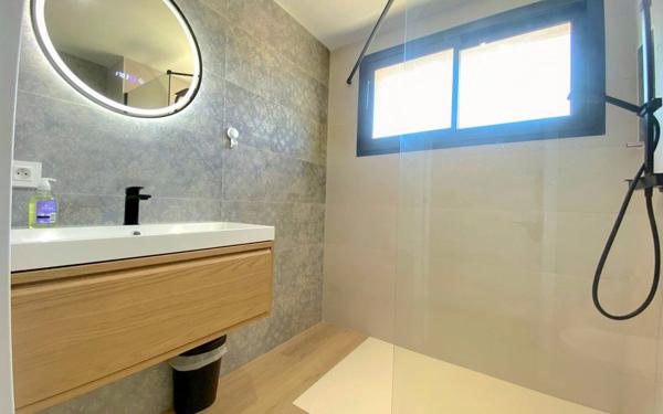 Appartement à vendre    4 pièces • 99,62 m2 Sanary-sur-Mer