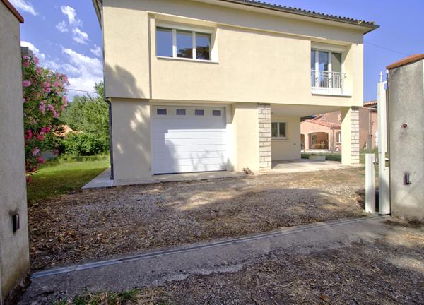 BON ENCONTRE - Maison individuelle rénovée sur sous-sol comprenant 5 pièces principales de 91 m² avec garage sur un terrain de 750 m² environ.