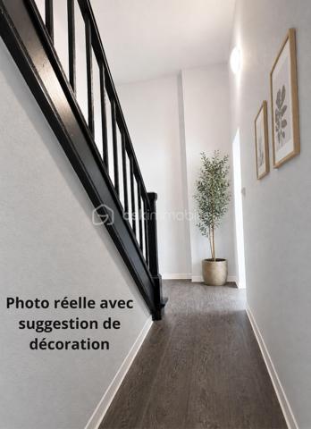 EXCLUSIVITÉ : INVESTISSEURS – IMMEUBLE DE RAPPORT À FORTE RENTABILITÉ + de 15% BRUT
Situé à Creutzwald, cet immeuble de rapport entièrement rénové représente une opportunité rare pour investisseurs à la recherche d’un rendement élevé et d’un fort potentiel d’évolution.
L’immeuble se compose de 5 appartements répartis comme suit :
• Rez-de-chaussée : 1 studio + 1 appartement T2 exploités en location courte durée type Airbnb
• 1er étage : 1 spacieux T4
• 2ème étage : 2 appartements T2
Revenus locatifs estimés :
• Activité Airbnb (studio + T2) avec un taux de remplissage moyen de 65 % : environ 4 500 € / mois lissé sur 12  mois
• Revenus locatifs des 3 appartements estimés à  : 1 845 € / mois
➡ Soit un excellent rendement brut supérieur à 15 %, avec encore des possibilités d’optimisation et d’augmentation de la rentabilité.
L’ensemble de l’immeuble a bénéficié d’une rénovation complète avec des matériaux de qualité :
✔ Salles de bains équipées
✔ Cuisines installées
✔ Prestations modernes et soignées
✔ Aucun gros travaux à prévoir
Situé à seulement 10 minutes du centre-ville, le bien dispose également d’un local au rez-de-jardin et d’un terrain offrant un potentiel complémentaire de valorisation.
Ce bien est idéal pour :
• Investisseur patrimonial
• Exploitation mixte courte et longue durée
• Recherche de cash-flow immédiat
• Projet d’optimisation locative
Dossier complet, chiffres détaillés et étude de rentabilité disponibles sur demande.