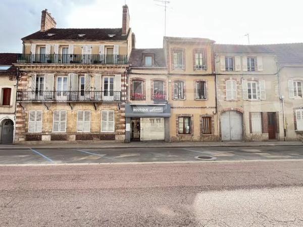 Local commercial + Appartement duplex – 100 m² – Villeneuve-sur-Yonne (centre-ville)