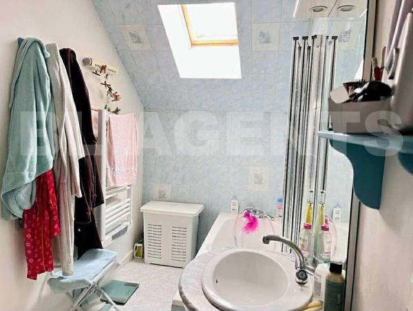 Local commercial + Appartement duplex – 100 m² – Villeneuve-sur-Yonne (centre-ville)