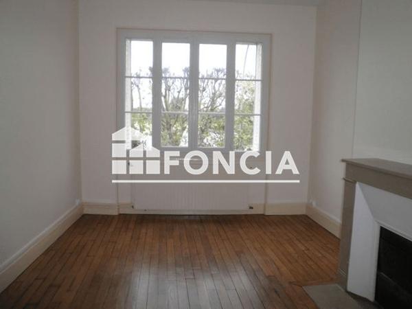 Location Appartement 3 pièces 67.5 m² - 38 QUAI LESTRADE Gien 45500