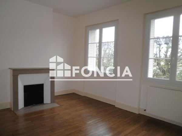 Location Appartement 3 pièces 67.5 m² - 38 QUAI LESTRADE Gien 45500