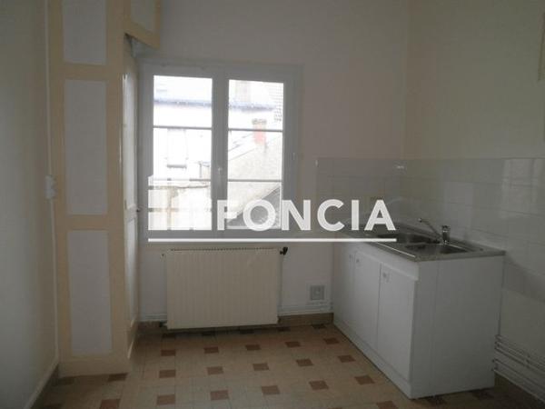 Location Appartement 3 pièces 67.5 m² - 38 QUAI LESTRADE Gien 45500