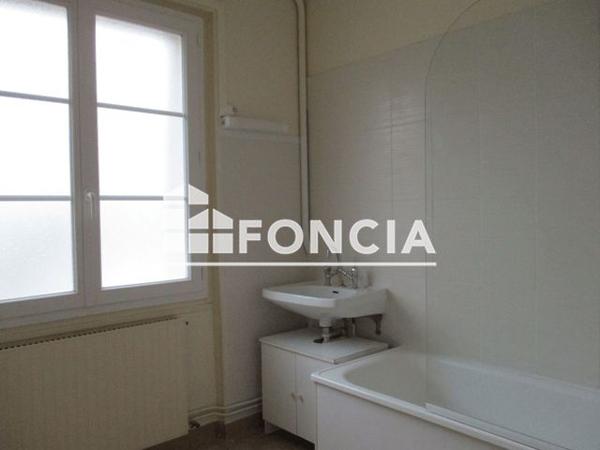 Location Appartement 3 pièces 67.5 m² - 38 QUAI LESTRADE Gien 45500