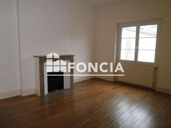 Location Appartement 3 pièces 67.5 m² - 38 QUAI LESTRADE Gien 45500