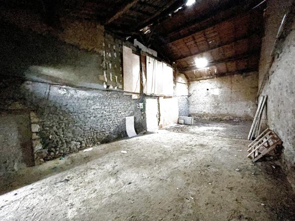 Poitiers (86000) MAISON 100 M2 AGRANDISSABLE AVEC GRANGE 80 M2 SUR 2 NIVEAUX