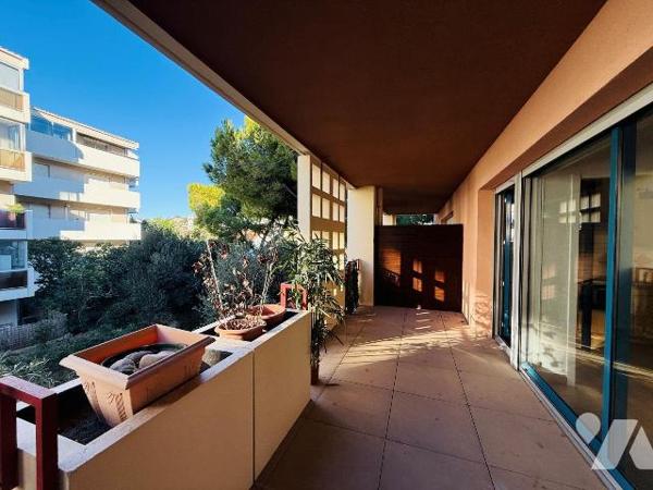 Idéalement situé dans l'un des quartiers les plus recherchés du 8ème arrondissement de Marseill...