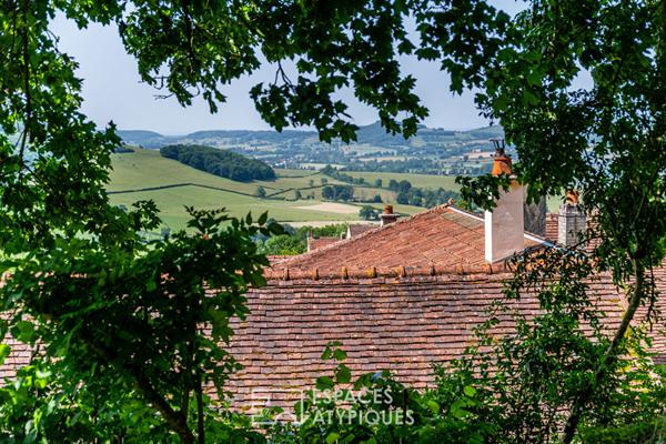 Maison rénovée dans l’Auxois avec gîtes, dépendances et vue panoramique