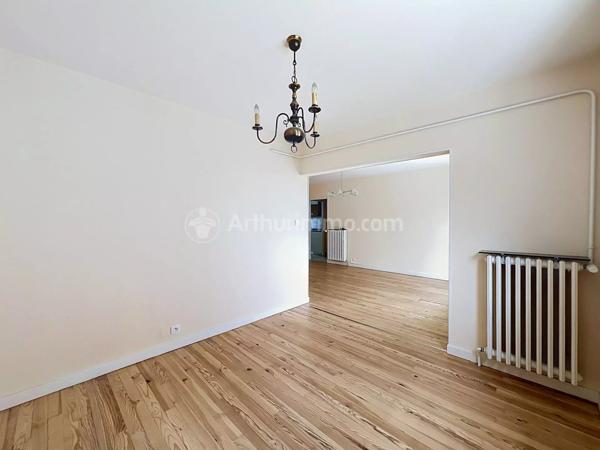 Location                                                      Appartement
                        
                     3 pièces                      70 m2                     à Clermont-Ferrand