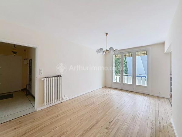 Location                                                      Appartement
                        
                     3 pièces                      70 m2                     à Clermont-Ferrand