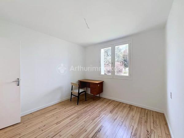 Location                                                      Appartement
                        
                     3 pièces                      70 m2                     à Clermont-Ferrand