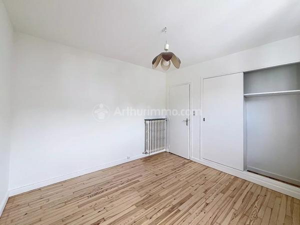 Location                                                      Appartement
                        
                     3 pièces                      70 m2                     à Clermont-Ferrand