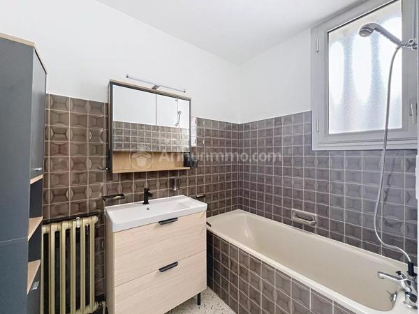 Location                                                      Appartement
                        
                     3 pièces                      70 m2                     à Clermont-Ferrand