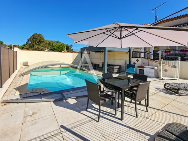 Maison en pierre avec garage et piscine sur terrain clos