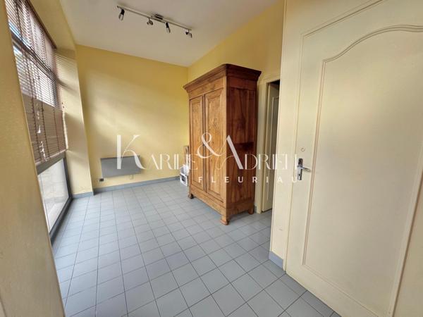 Maison de ville avec garage, dépendance et commerce