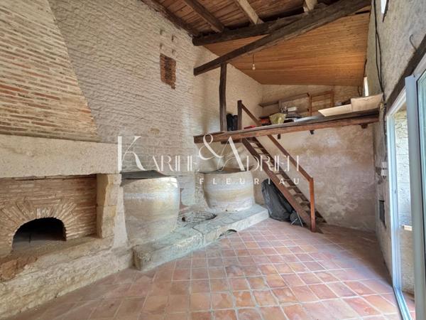 Maison de ville avec garage, dépendance et commerce