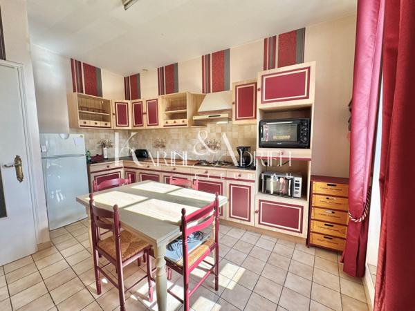 Maison de ville avec garage, dépendance et commerce