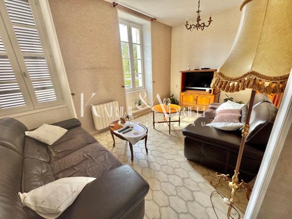 Maison de ville avec garage, dépendance et commerce