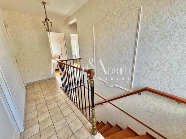 Maison de ville avec garage, dépendance et commerce