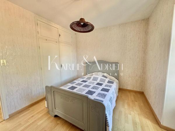 Maison de ville avec garage, dépendance et commerce