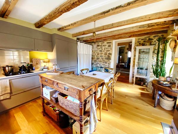 Maison de village en pierre à Coux (07000)