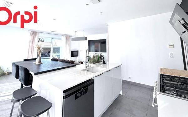 Maison à vendre    4 pièces •  Pia