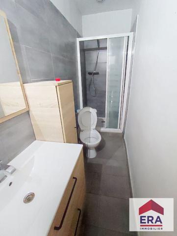 BEL IMMEUBLE 5 T3 ET  UN LOCAL COMMERCIAL QUARTIER GARE 5 MINUTES CENTRE VILLE.