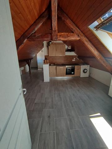 10 % de rentabilité brute ! Appartement rénové de 50 m² au sol, déjà loué 450 €/mois