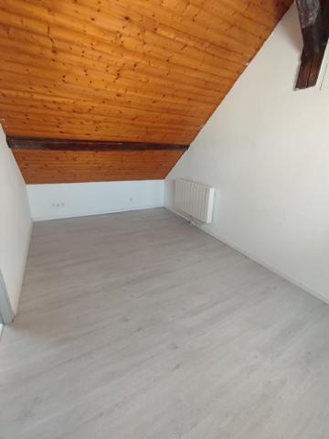 10 % de rentabilité brute ! Appartement rénové de 50 m² au sol, déjà loué 450 €/mois