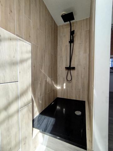 10 % de rentabilité brute ! Appartement rénové de 50 m² au sol, déjà loué 450 €/mois