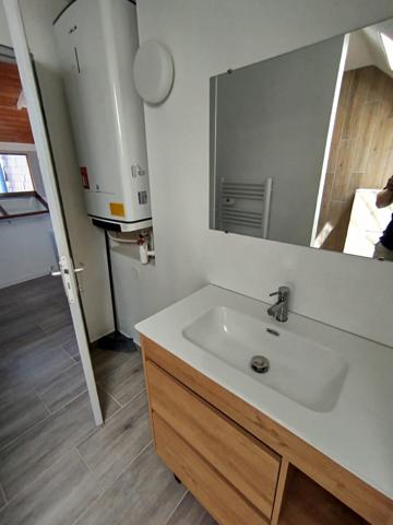 10 % de rentabilité brute ! Appartement rénové de 50 m² au sol, déjà loué 450 €/mois