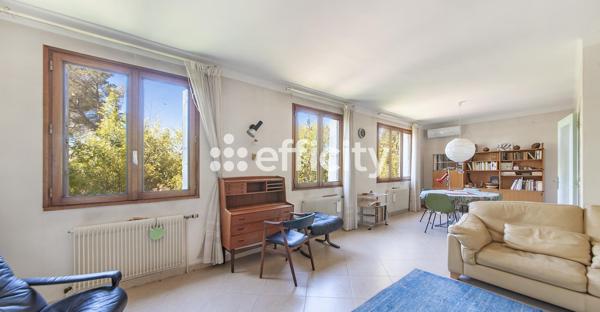 Maison
         7 pièces
        - 196 m² 567 000 € *