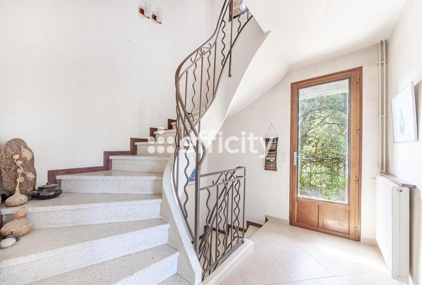 Maison
         7 pièces
        - 196 m² 567 000 € *