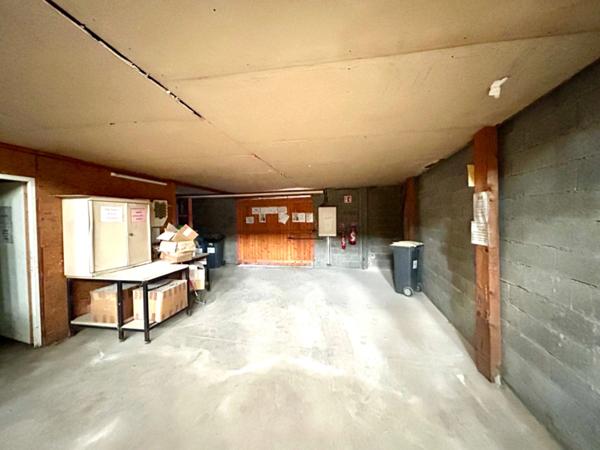 FRONTENEX (73) - Entrepôt et Bureaux 630 m2 + Parking 260 m2